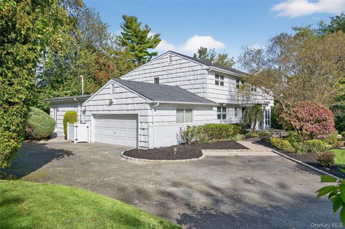 39 Hummingbird Dr, Roslyn, NY, 11576-2534 | Card Image