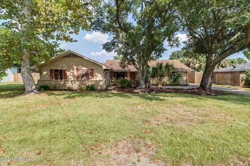112 Driftwood Dr, Long Beach, MS, 39560-5811 | Card Image
