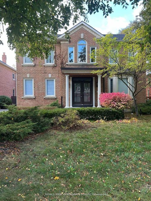 18 Theobalds Cir, Richmond Hill, ON, L4C9C7 | Card Image
