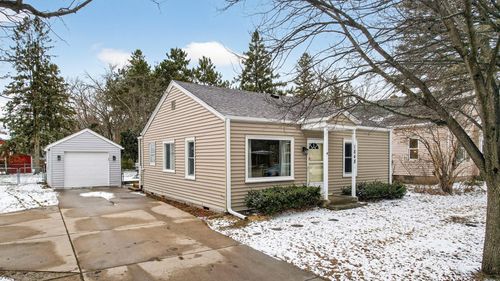 1848 Highway 96 E, White Bear Lake, MN, 55110-3655 | Card Image