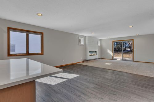 2608 10th St Sw, Willmar, MN, 56201-5055 | Card Image