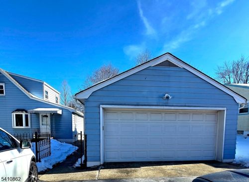 111 Central St, Manville, NJ, 08835-2500 | Card Image