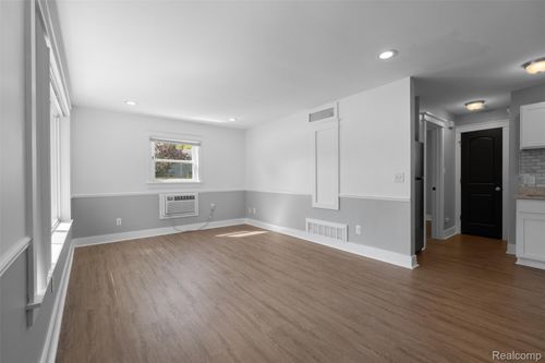 4401 Crooks Rd, Royal Oak, MI, 48073-1754 | Card Image