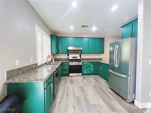 5230 Monterey Park Cir, Las Vegas, NV, 89146-6882 | Card Image