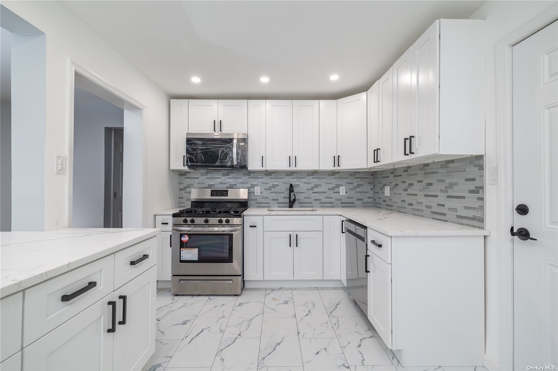 Merokee Pl, Farmingdale, NY 11735