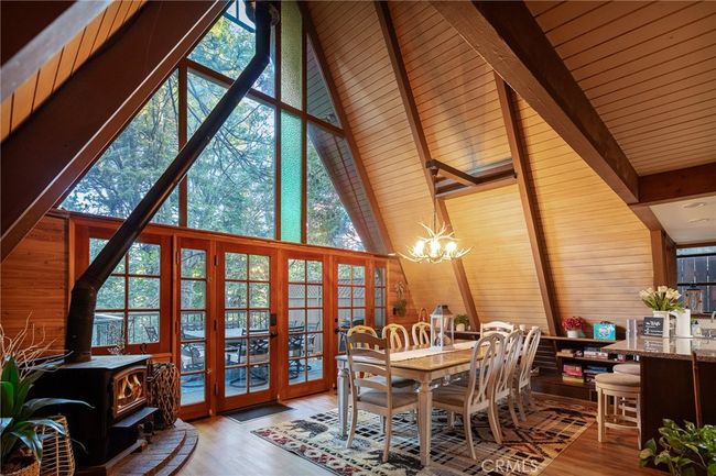 31353 Lightfoot Way, House other with 5 bedrooms, 3 bathrooms and null parking in Running Springs CA | Image 11