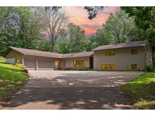 1319 27th St, Hudson, WI, 54016-6739 | Card Image