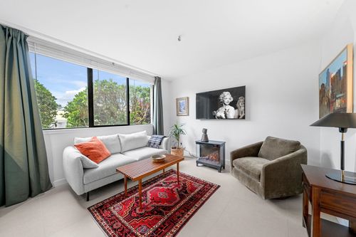 101-460 14th St, West Vancouver, BC, V7T2W1 | Card Image