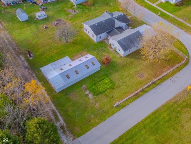 Pole barn is 1300 square feet | Image 4