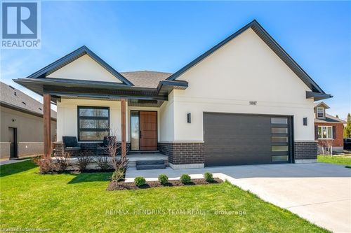 1007 Clare Ave, Welland, ON, L3C3C2 | Card Image