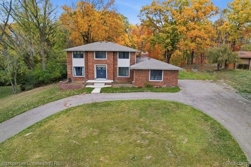 23460 Coventry Woods Ln, Southfield, MI, 48034-5167 | Card Image