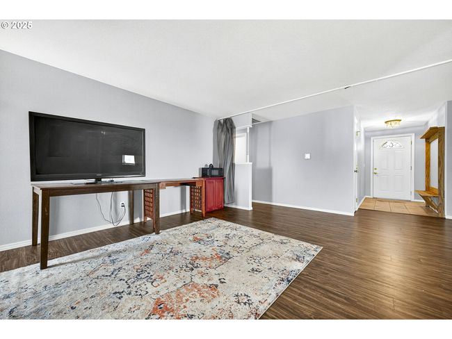 Living Room | Image 11