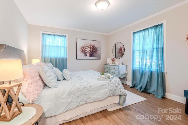 Secondary bedrooms and good sized, here featuring a queen bed! | Image 26