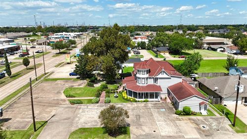 2805 Center St, Deer Park, TX, 77536-4956 | Card Image