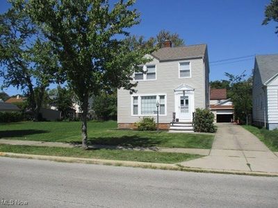 View of front of property featuring a garage and a front lawn | Image 1