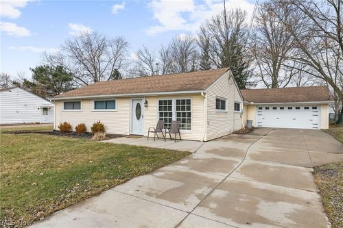 1887 Hillsdale Dr, Twinsburg, OH, 44087-1220 | Card Image