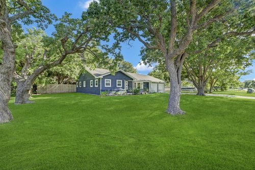 1 4th Ave N, Texas City, TX, 77590-7823 | Card Image