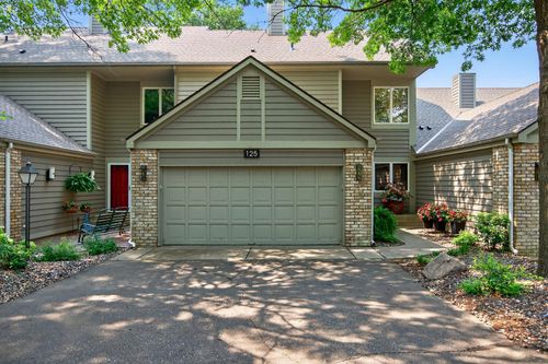 125 Wildwood Bay Dr, Mahtomedi, MN, 55115-1446 | Card Image