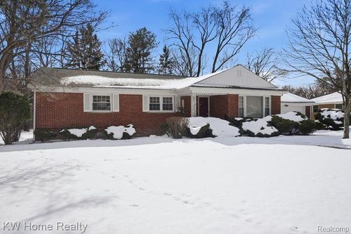 18635 San Diego Blvd, Lathrup Village, MI, 48076-3394 | Card Image