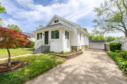 1089 Myrtle Ave, Waterford, MI, 48328-3833 | Card Image