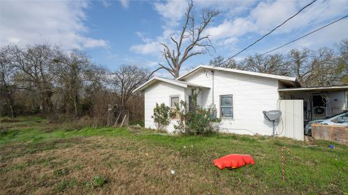 303 Yoakum St, Rockdale, TX, 76567-3019 | Card Image