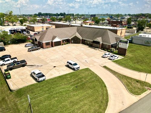 b-3090 N Main Street, Decatur, IL, 62526 | Card Image