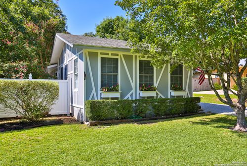 209 E Kronkosky St, Boerne, TX, 78006-2629 | Card Image