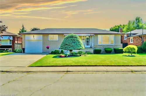 10 Rose Cres, Stoney Creek, ON, L8G3W7 | Card Image