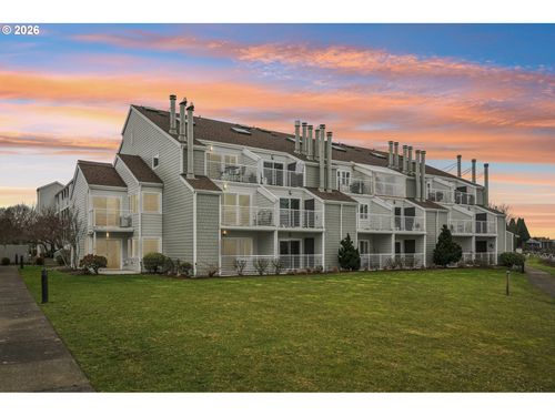 125 N Hayden Bay Dr, Portland, OR, 97217-7961 | Card Image