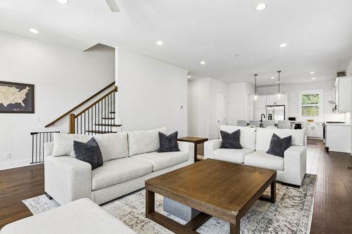 1007 44th Ave N, Nashville, TN, 37209-1528 | Card Image
