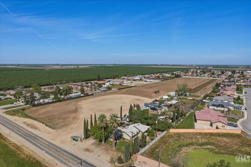 890 W Los Angeles Ave, Shafter, CA, 93263-3130 | Card Image