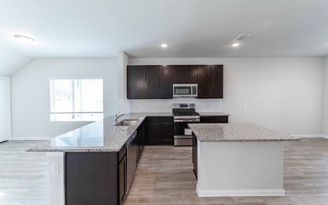372 Kenai Dr, House other with 3 bedrooms, 3 bathrooms and 4 parking in Kyle TX | Image 5