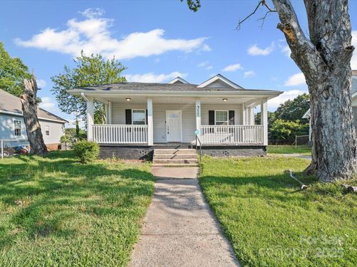 711 1st Rainbow St, Lexington, NC, 27295-1633 | Card Image