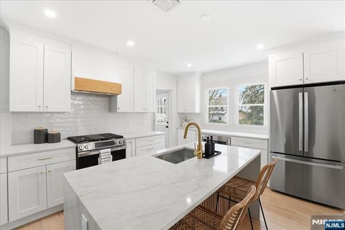 1096 Margaret St, Teaneck, NJ, 07666-4812 | Card Image