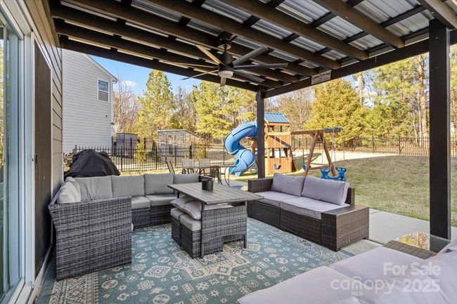Amazing backyard with pergola | Image 36