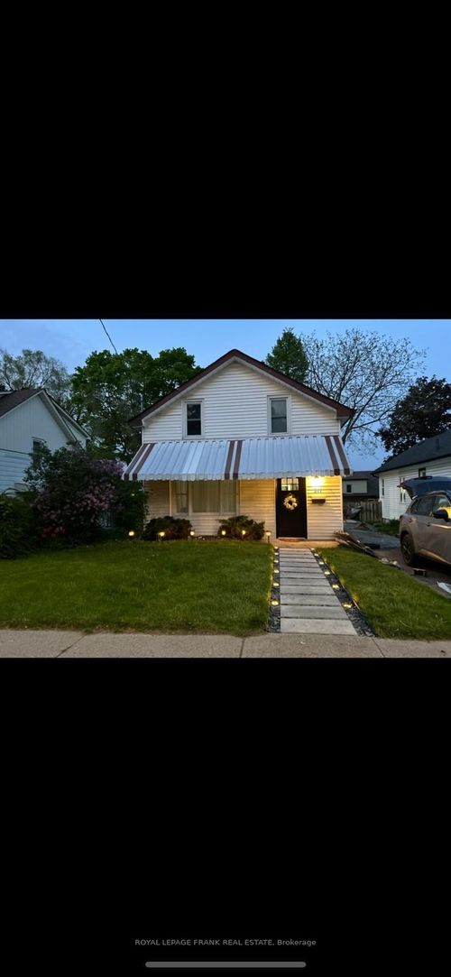 {{alt}} | Card Image