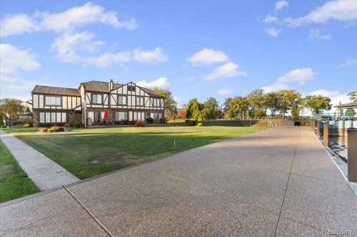 203 Lac Sainte Claire Dr, Saint Clair Shores, MI, 48082-2010 | Card Image