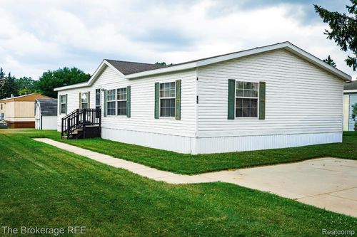 93 Woodcrest Dr, Swartz Creek, MI, 48473-8280 | Card Image