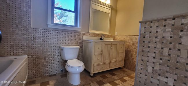 Bathroom 2 | Image 29