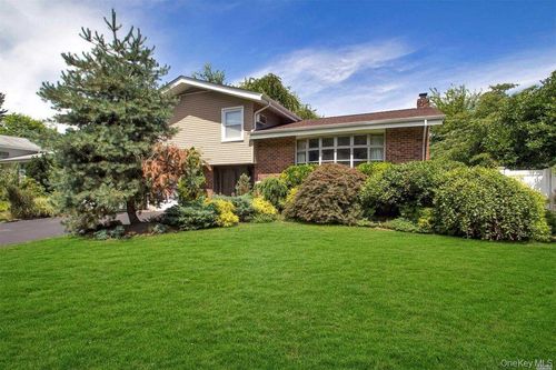 29 Village Dr, Jericho, NY, 11753-2223 | Card Image