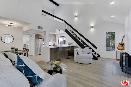 208-8221 Langdon Ave, Van Nuys, CA, 91406-1339 | Card Image