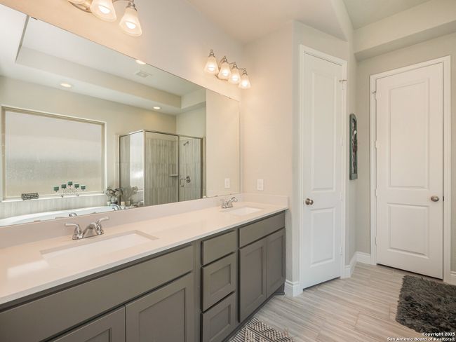 184 Cimarron Crk, House other with 4 bedrooms, 4 bathrooms and null parking in Boerne TX | Image 19