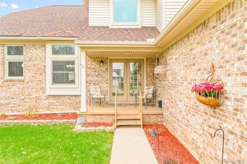 454 Breakwater Ct, Belleville, MI, 48111-4472 | Card Image