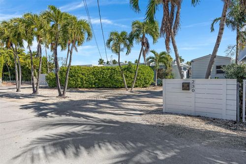 230 Jolly Roger Dr, Key Largo, FL, 33037-2316 | Card Image