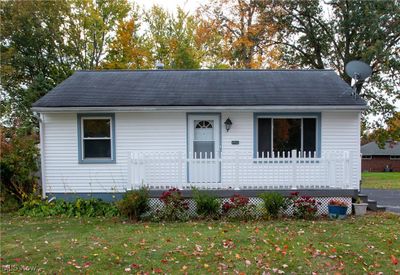 View of front of property featuring a front yard | Image 1