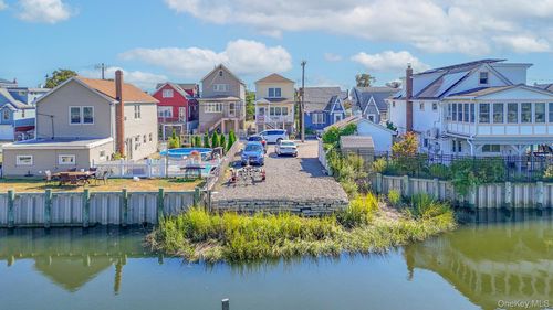 21 W 18th Rd, Broad Channel, NY, 11693-1209 | Card Image