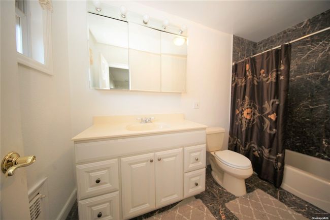 20 Birch Rd, House other with 5 bedrooms, 3 bathrooms and null parking in Malverne NY | Image 13