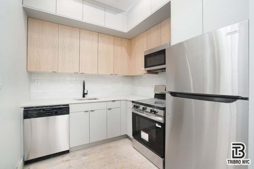 2e-92 Manhattan Ave, New York, NY, 10025-4660 | Card Image