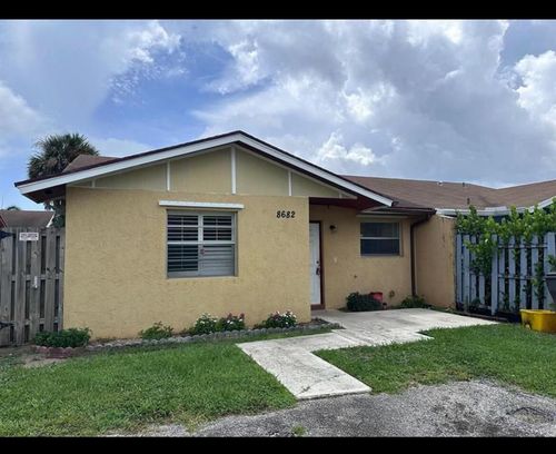 8682 Satalite Ter, West Palm Beach, FL, 33403-1679 | Card Image