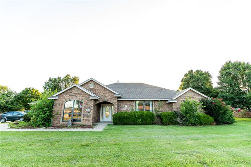 1703 Meadow Ln, Perry, OK, 73077-1211 | Card Image